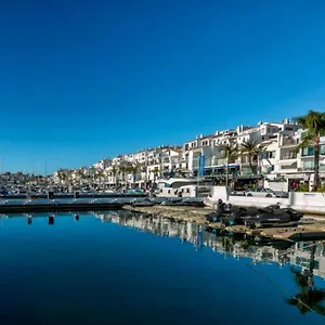 Apartment 3 Bed Penthouse In The Heart Of Puerto Banus & Pool, Marbella